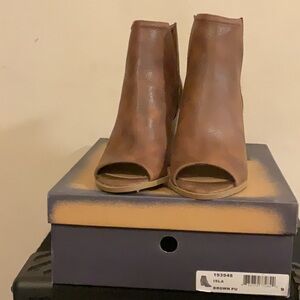 Brand New brown leather open toe boots size 9M